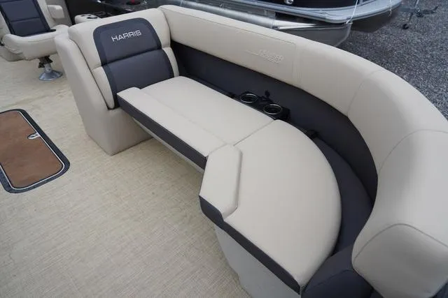 Slide: The Image of Harris Cruiser 230 CWDH 2025 - 13