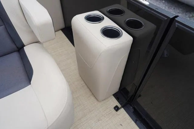 Slide: The Image of Harris Cruiser 230 CWDH 2025 - 14