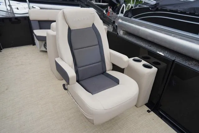 Slide: The Image of Harris Cruiser 230 CWDH 2025 - 15