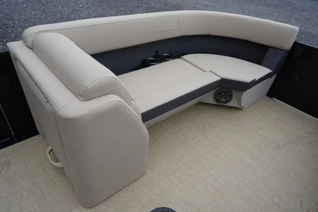 Slide: The Image of Harris Cruiser 230 CWDH 2025 - 17