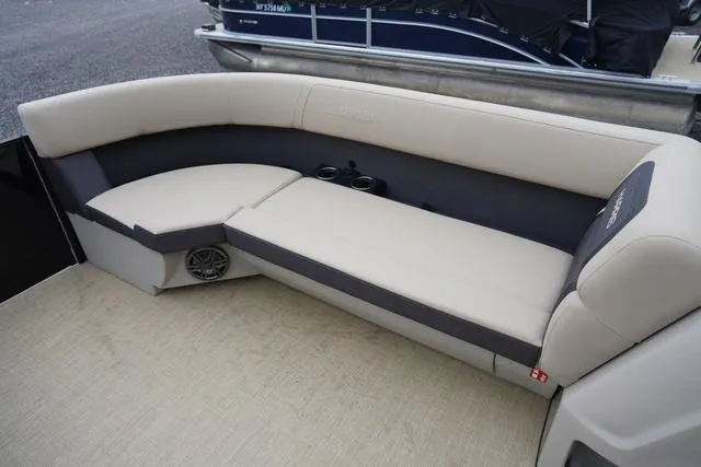 Slide: The Image of Harris Cruiser 230 CWDH 2025 - 18