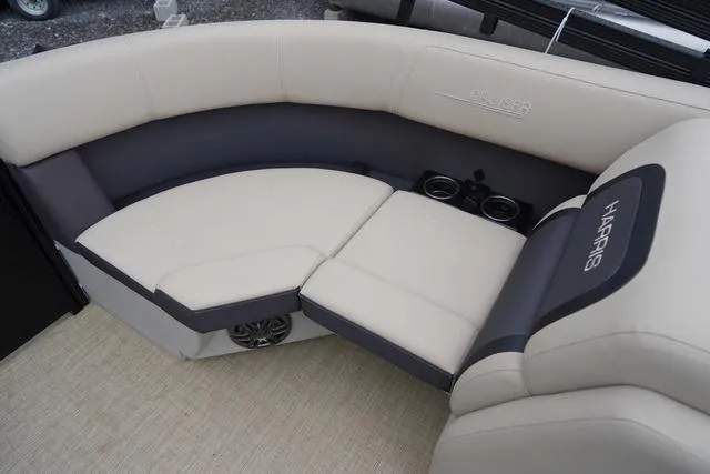 Slide: The Image of Harris Cruiser 230 CWDH 2025 - 23