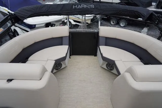 Slide: The Image of Harris Cruiser 230 CWDH 2025 - 24