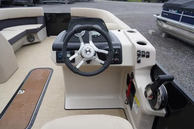 Slide: The Image of Harris Cruiser 230 CWDH 2025 - 27