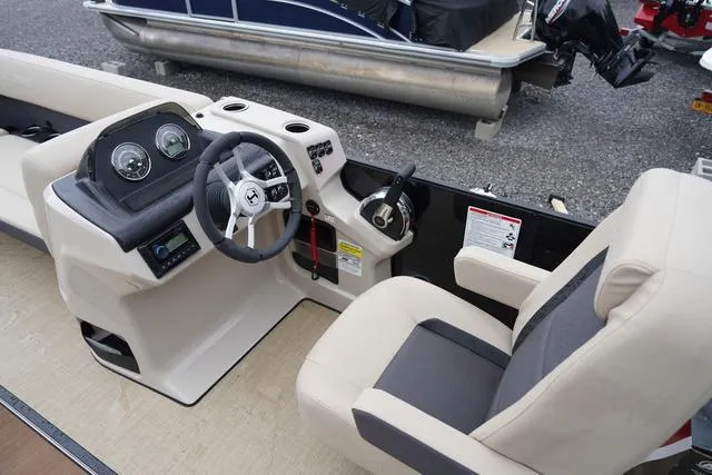 Slide: The Image of Harris Cruiser 230 CWDH 2025 - 28