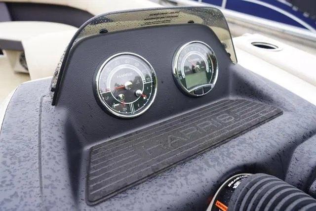 Slide: The Image of Harris Cruiser 230 CWDH 2025 - 29