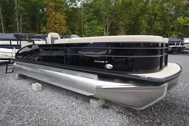 Slide: The Image of Harris Cruiser 230 CWDH 2025 - 3