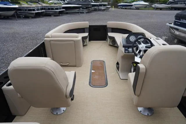 Slide: The Image of Harris Cruiser 230 CWDH 2025 - 31