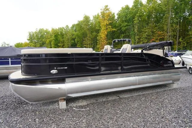 Slide: The Image of Harris Cruiser 230 CWDH 2025 - 4