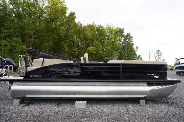 Slide: The Image of Harris Cruiser 230 CWDH 2025 - 5