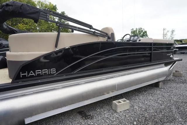 Slide: The Image of Harris Cruiser 230 CWDH 2025 - 6