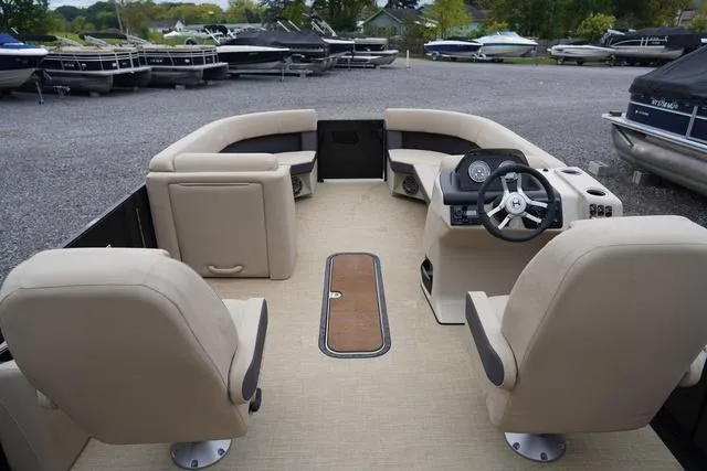 Slide: The Image of Harris Cruiser 230 CWDH 2025 - 7