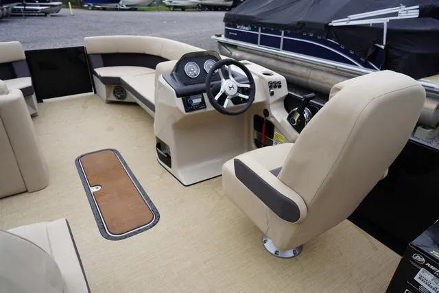 Slide: The Image of Harris Cruiser 230 CWDH 2025 - 8