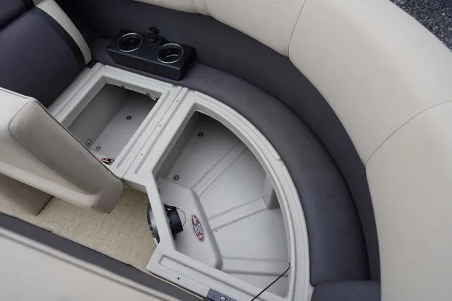 Slide: The Image of Harris Cruiser 230 CWDH 2025 - 9