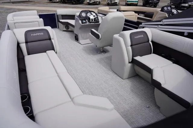 Slide: The Image of Harris Cruiser 210 CW 2025 - 11