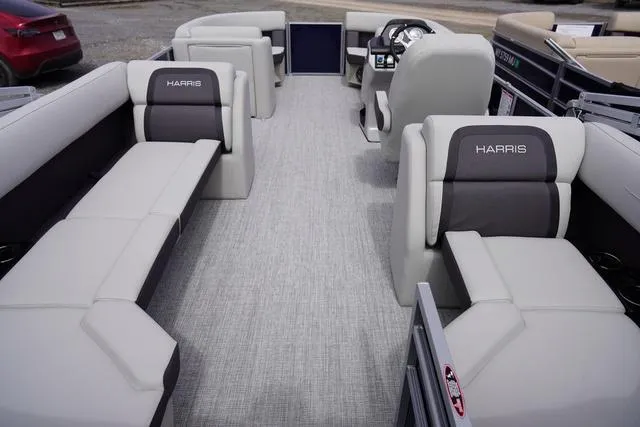 Slide: The Image of Harris Cruiser 210 CW 2025 - 13