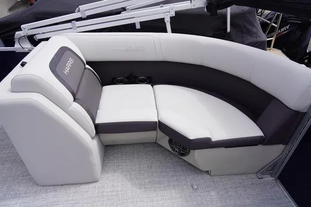 Slide: The Image of Harris Cruiser 210 CW 2025 - 17