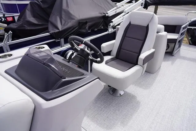 Slide: The Image of Harris Cruiser 210 CW 2025 - 19