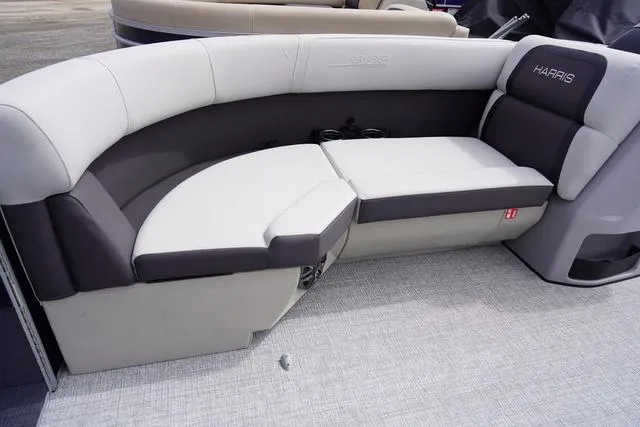 Slide: The Image of Harris Cruiser 210 CW 2025 - 22