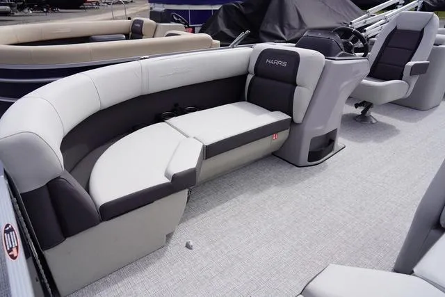 Slide: The Image of Harris Cruiser 210 CW 2025 - 23