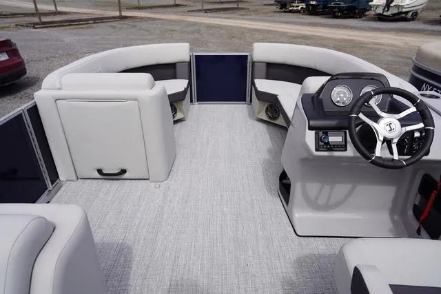 Slide: The Image of Harris Cruiser 210 CW 2025 - 25