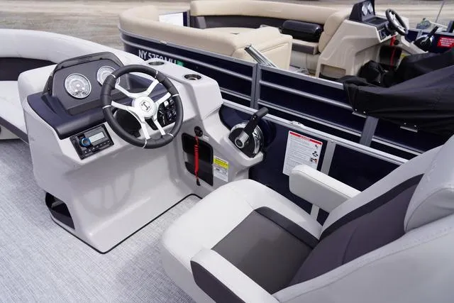 Slide: The Image of Harris Cruiser 210 CW 2025 - 26