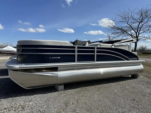 Slide: The Image of Harris Cruiser 210 CW 2025 - 3