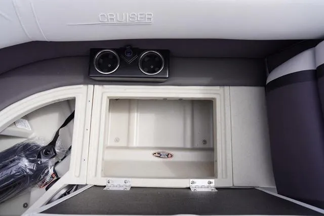 Slide: The Image of Harris Cruiser 210 CW 2025 - 6