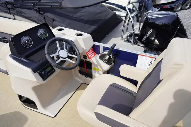 Slide: The Image of Harris Cruiser 250 CW 2024 - 25