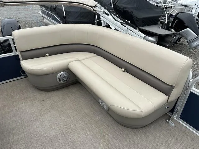 Slide: The Image of 2023 Sun Tracker Bass Buggy® 16 XL Select pontoon boat with beige seating. - 21