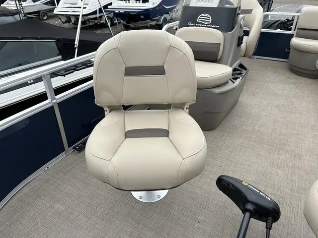 Slide: The Image of 2023 Sun Tracker Bass Buggy® 16 XL Select boat with beige seating and modern design. - 29