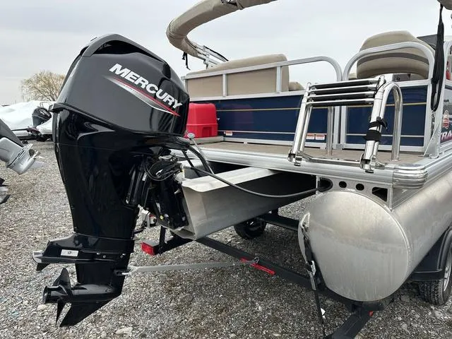 Slide: The Image of 2023 Sun Tracker Bass Buggy® 16 XL Select pontoon boat with Mercury outboard motor. - 7