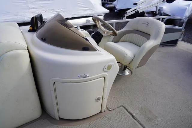 Slide: The Image of 2008 Bennington 2250 boat interior with steering console and captain's chair. - 11