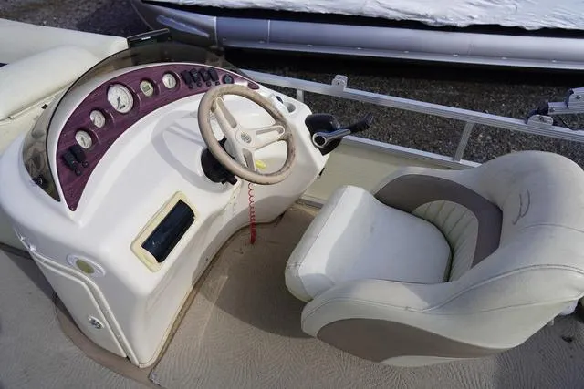 Slide: The Image of 2008 Bennington 2250 boat dashboard with steering wheel and captain's chair. - 20