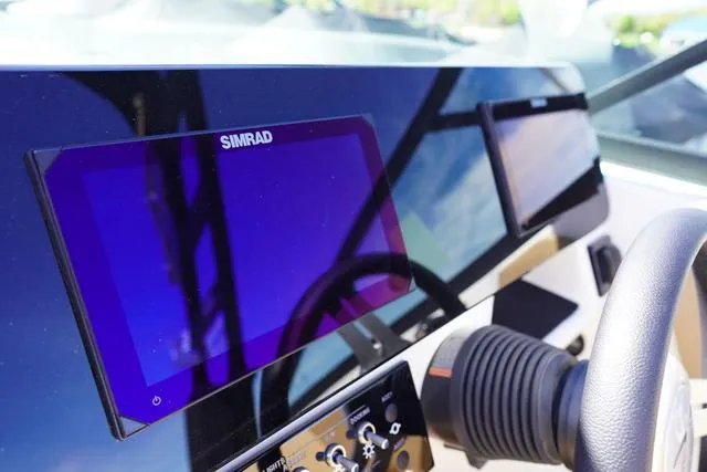 Slide: The Image of Sea Ray SDX 270 Surf 2024 - 19