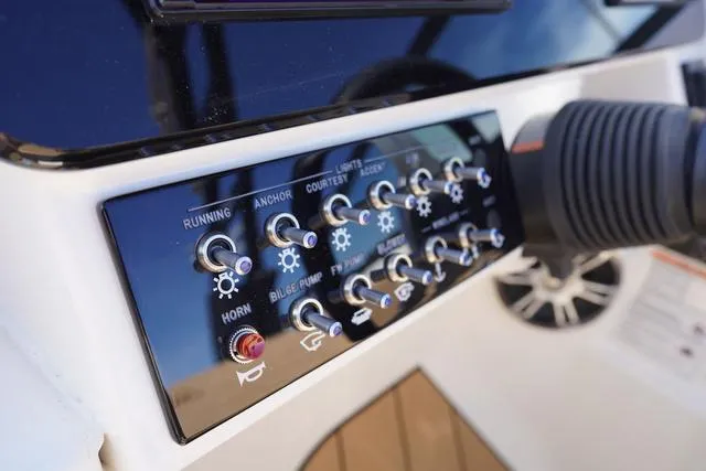 Slide: The Image of Sea Ray SDX 270 Surf 2024 - 20