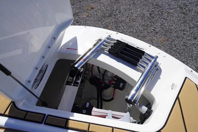 Slide: The Image of Sea Ray SDX 270 Surf 2024 - 30