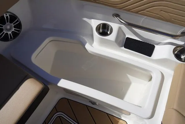 Slide: The Image of Sea Ray SDX 270 Surf 2024 - 33