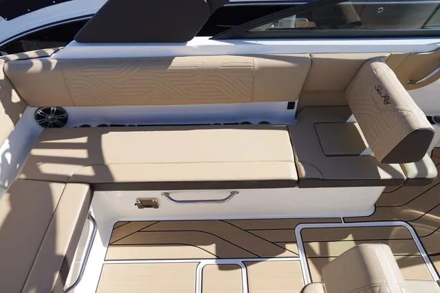 Slide: The Image of Sea Ray SDX 270 Surf 2024 - 40