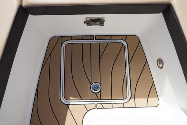 Slide: The Image of Sea Ray SDX 270 Surf 2024 - 41