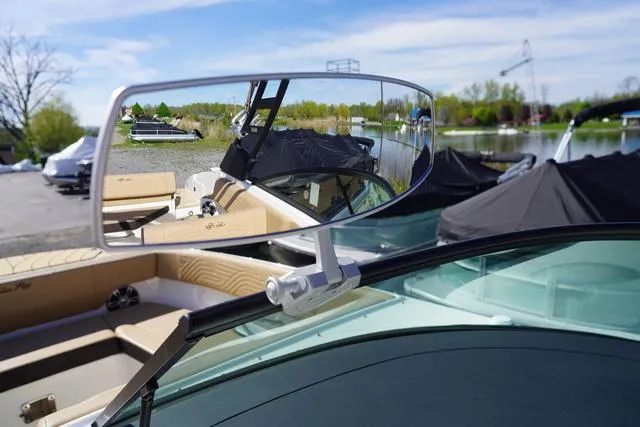 Slide: The Image of Sea Ray SDX 270 Surf 2024 - 42