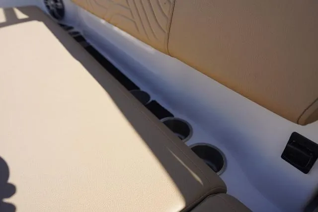 Slide: The Image of Sea Ray SDX 270 Surf 2024 - 44