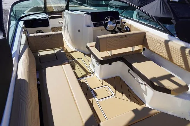 Slide: The Image of Sea Ray SDX 270 Surf 2024 - 46