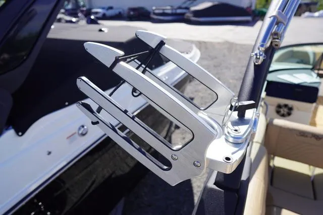 Slide: The Image of Sea Ray SDX 270 Surf 2024 - 47