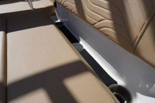 Slide: The Image of Sea Ray SDX 270 Surf 2024 - 48