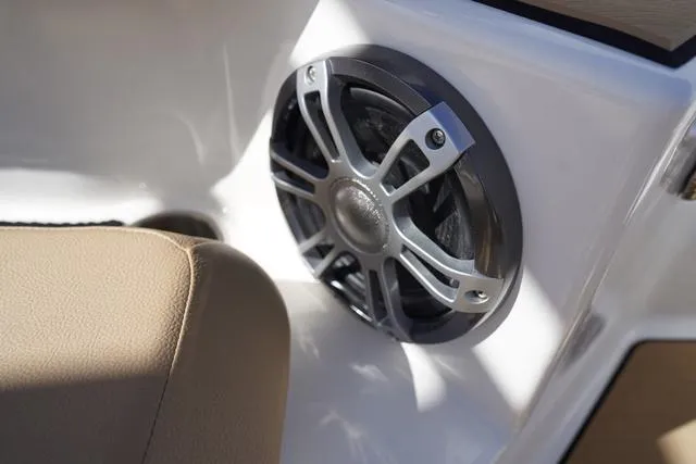 Slide: The Image of Sea Ray SDX 270 Surf 2024 - 50