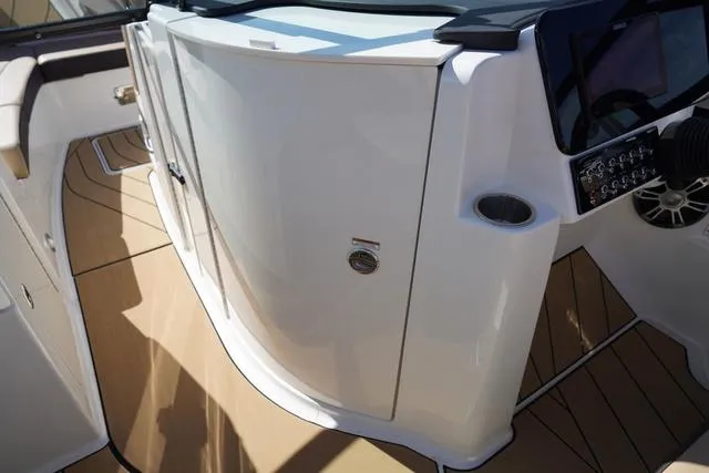 Slide: The Image of Sea Ray SDX 270 Surf 2024 - 51