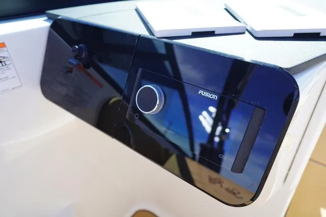 Slide: The Image of Sea Ray SDX 270 Surf 2024 - 55