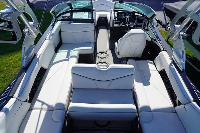 Slide: The Image of MasterCraft XT23 2019 - 10