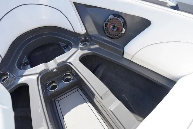 Slide: The Image of MasterCraft XT23 2019 - 15